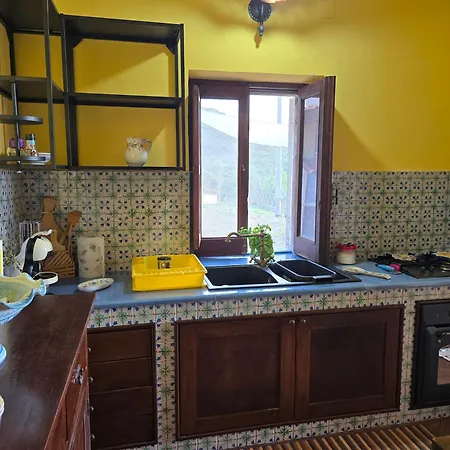 Singola فيلة Reitano (Messina)
